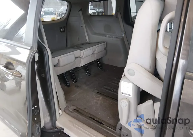 KNDMB5C10G6086785: 44520937