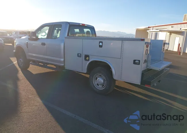 1FD7X2B69HEE35729: 44521135