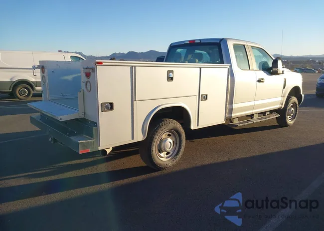 1FD7X2B69HEE35729: 44521135