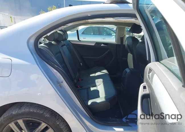 3VWL17AJ7JM241446: 44520470