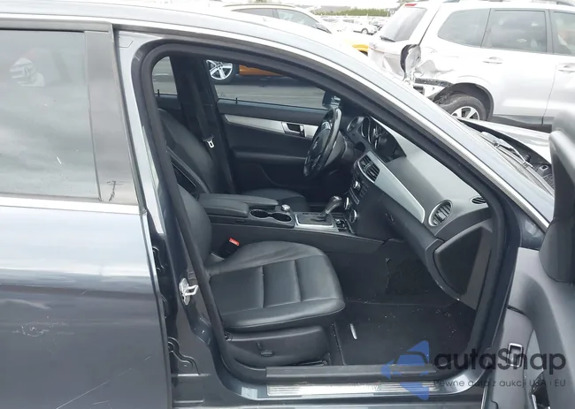 WDDGF4HB6DA781557: 44521972