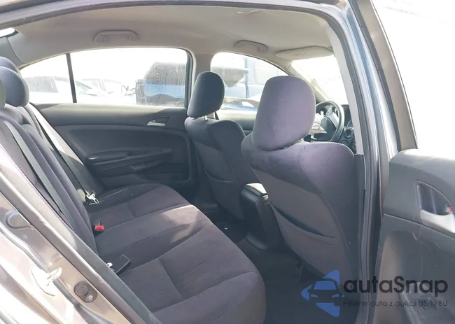 1HGCP2F30BA153353: 44522302