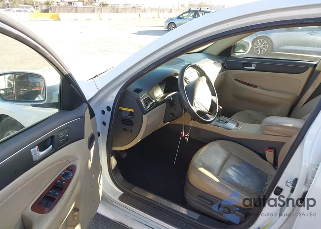 KMHGC4DD4DU237501: 44522469