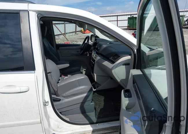 2V4RW3DG6BR766571: 44523541