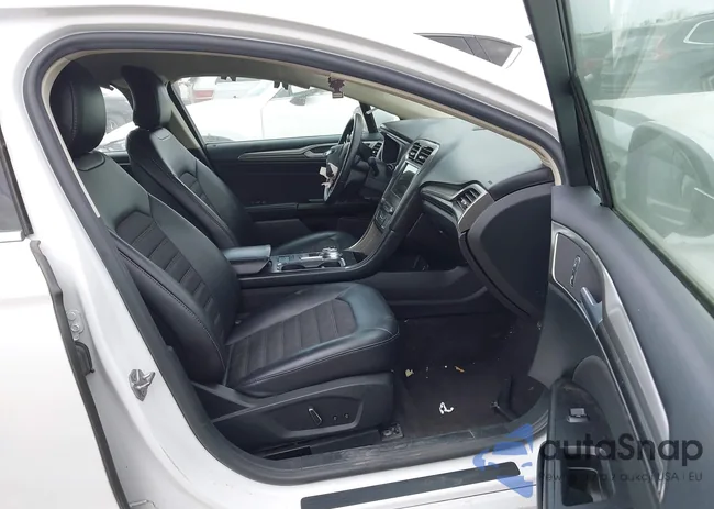 3FA6P0LU7HR165260: 44524944