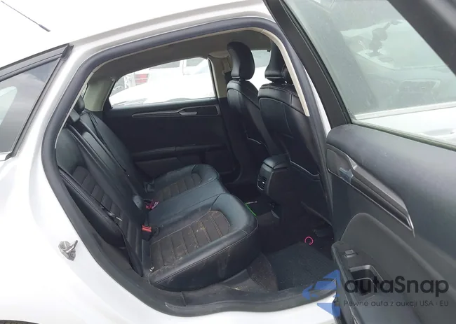 3FA6P0LU7HR165260: 44524944