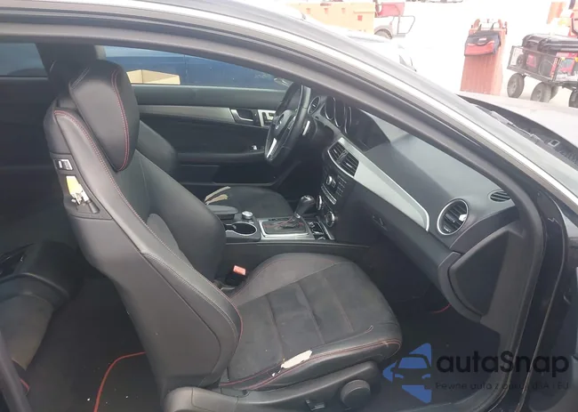 WDDGJ4HB0DF944382: 44524261