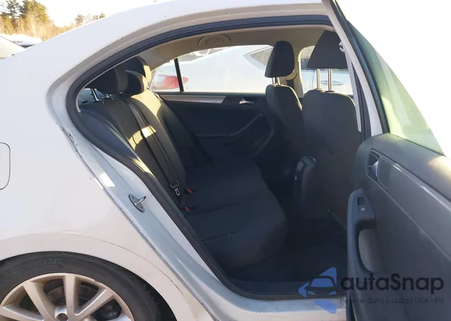 3VWD17AJ3FM260975: 44524337