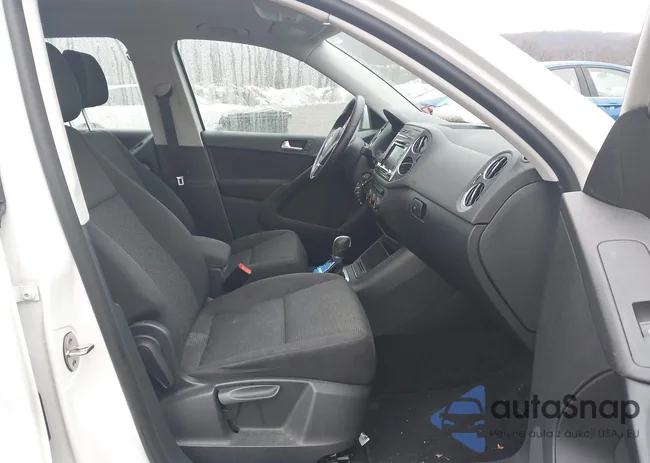 WVGBV7AXXFW587775: 44524421