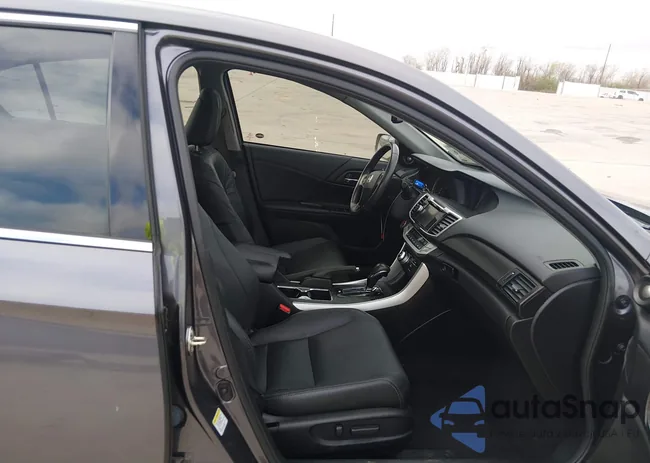 1HGCR6F7XEA000598: 44525616