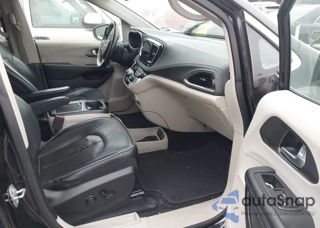 2C4RC1GGXJR272408: 44527195