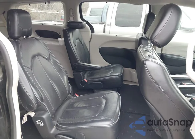 2C4RC1GGXJR272408: 44527195