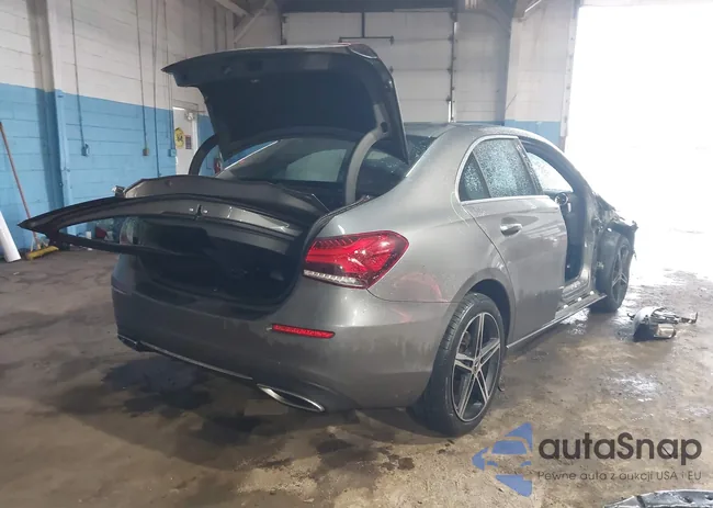 W1K3G4FBXNJ367729: 44526498