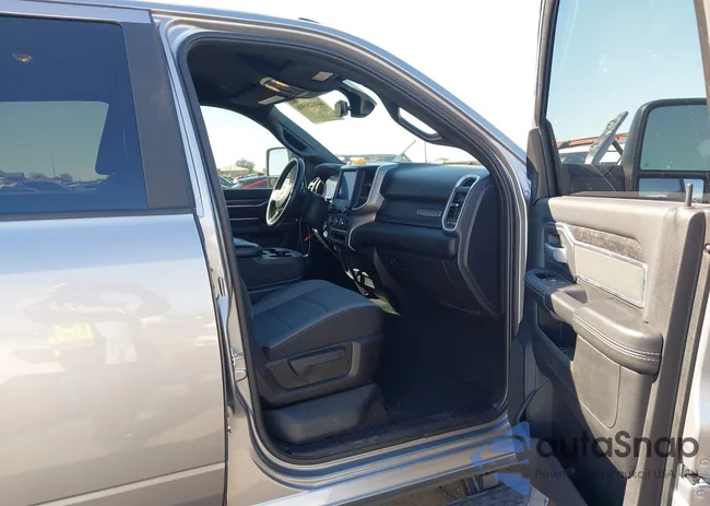 3C6UR5DJ4RG406595: 44526516