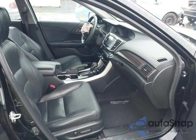 1HGCR2F88HA049935: 44527248