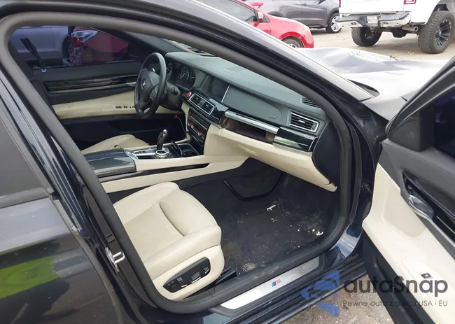 WBAYE4C59DDW22837: 44527311