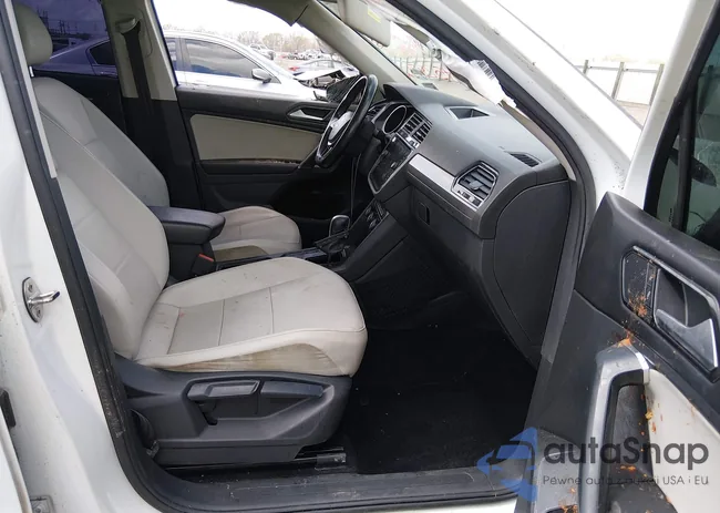 3VV3B7AX2JM011917: 44528782