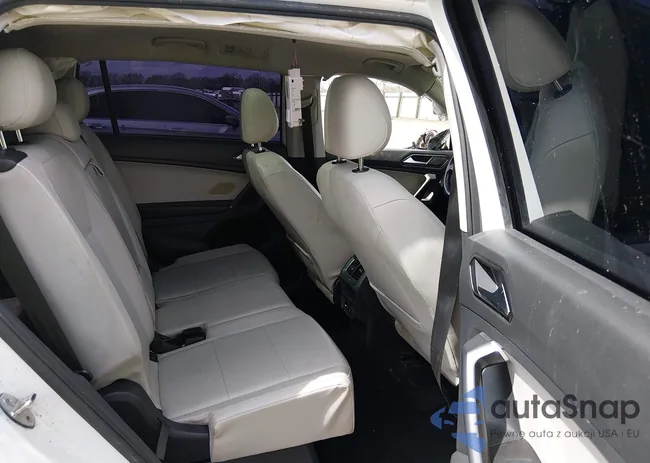 3VV3B7AX2JM011917: 44528782