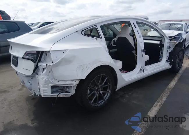 5YJ3E1EB3MF936992: 44528799