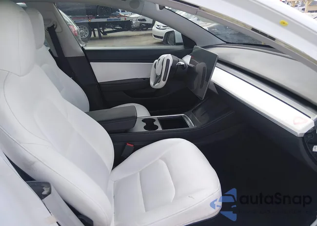 5YJ3E1EB3MF936992: 44528799