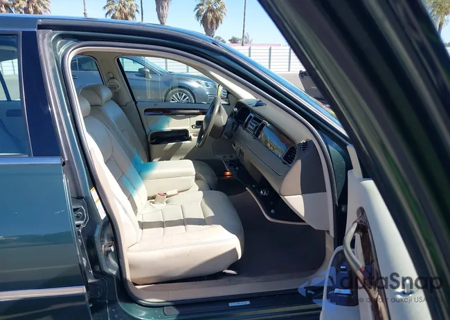 1LNHM81W7XY650105: 44529626