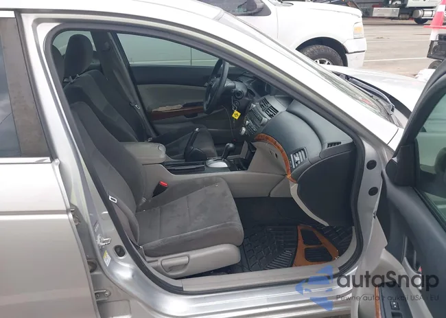 1HGCP2F78BA014591: 44529793