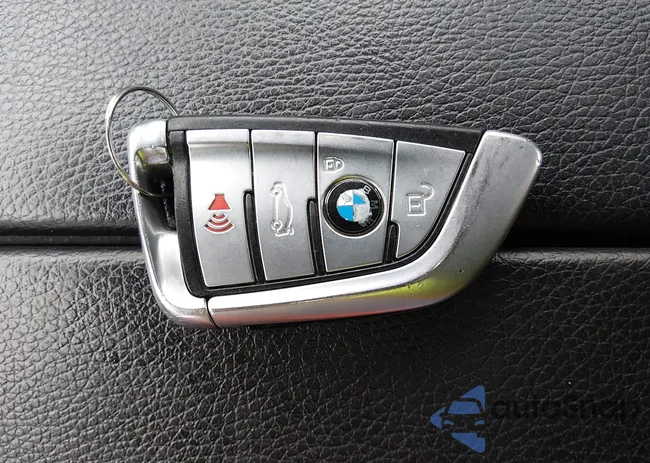 WBAJB1C54KB376877: 44529388