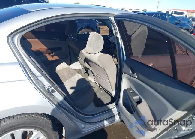 1HGCP2F4XAA124952: 44531610