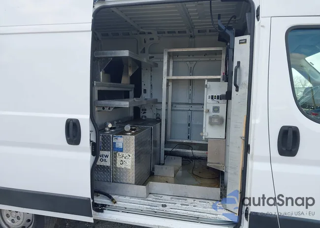 3C6TRVCG8KE526483: 44531754