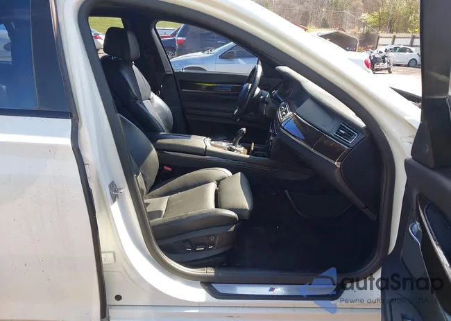 WBAKB8C58ACY63165: 44531582