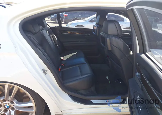 WBAKB8C58ACY63165: 44531582