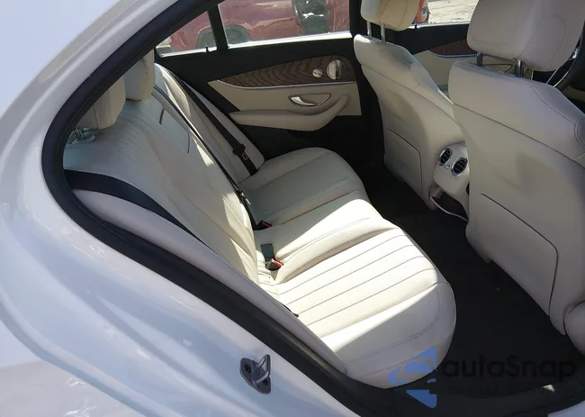 W1KZF8EB8PB176409: 44533169