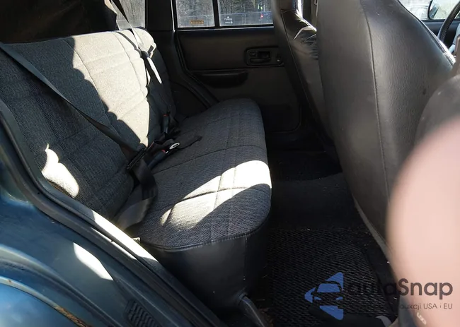 1J4FF68S3XL651689: 44532433