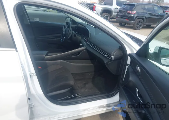 KMHLS4DG4SU005716: 44534133