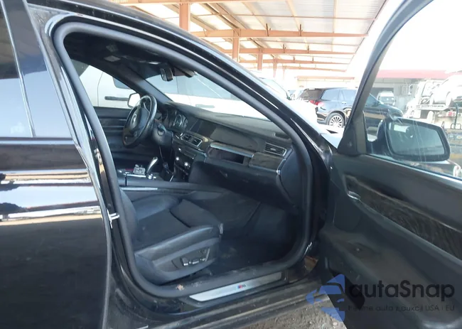 WBAKB8C55CC964313: 44535298