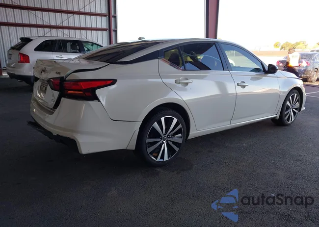 1N4BL4CW6KN318367: 44541965