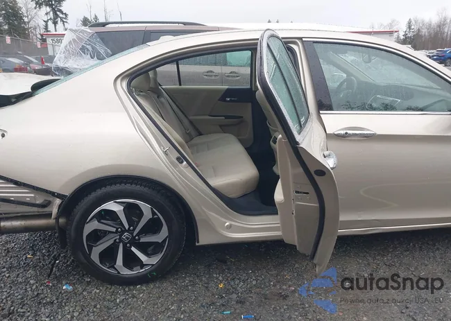 1HGCR3F83GA034781: 44542843