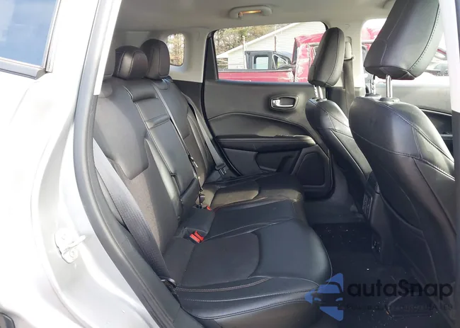 3C4NJDBB5JT185613: 44542918