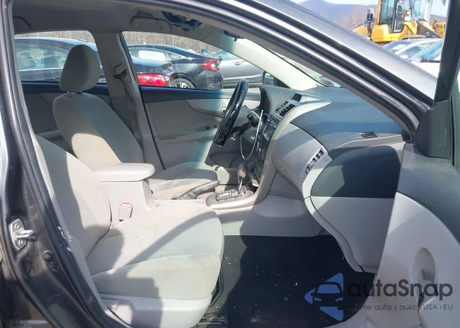 2T1BU4EE8DC921547: 44542964