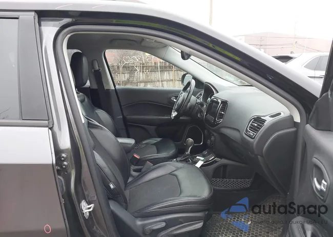 3C4NJDBB5JT298963: 44543062