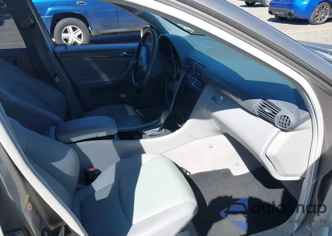 WDBRF40J64A555832: 44543843