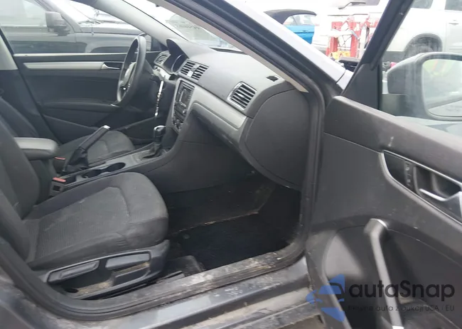 1VWAA7A37JC029902: 44544063