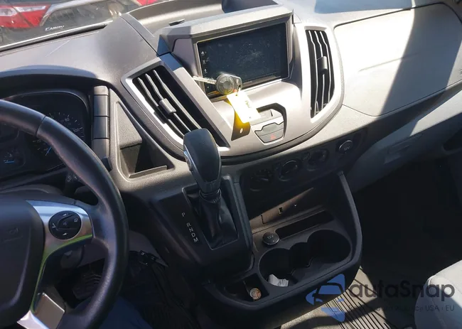 1FTYR1YM1FKA49825: 44546373