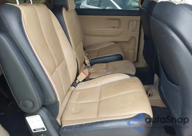 KNDMB5C16J6379792: 44547589