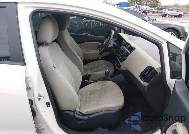 KNADM5A3XC6015048: 44547285