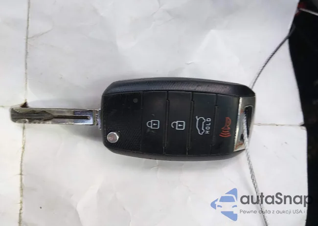 KNDJN2A26J7615274: 44548827