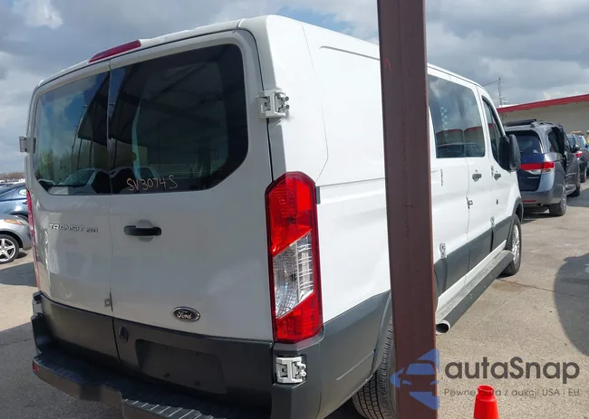 1FTYR1ZM3GKA58574: 44549081