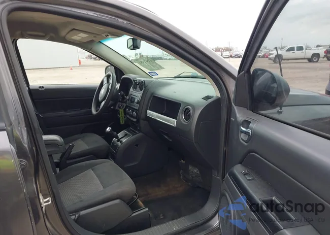 1C4NJDBB4GD719165: 44551583