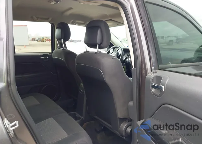 1C4NJDBB4GD719165: 44551583