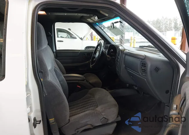 1GNDT13W812206341: 44551378